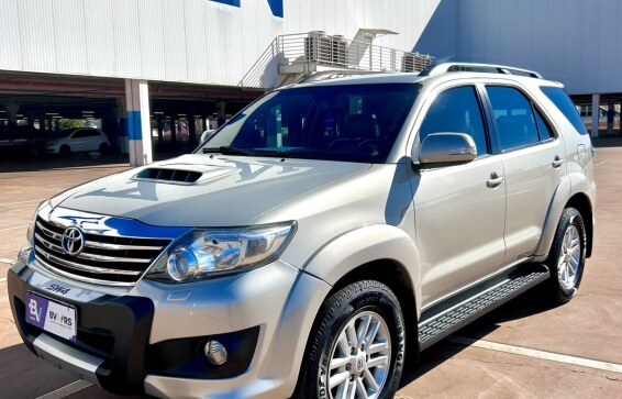 HILUX SW4 SRV 7 LUGARES