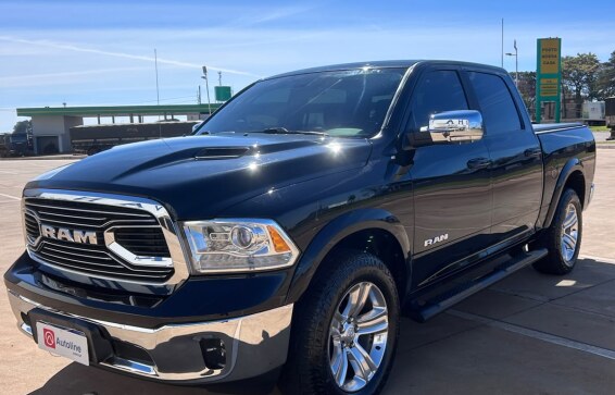 CLASSIC LARAMIE V8 5.7